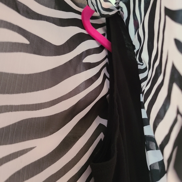 Mystique Aura Tank with Flowing Zibra Print Blouse - Picture 3 of 4